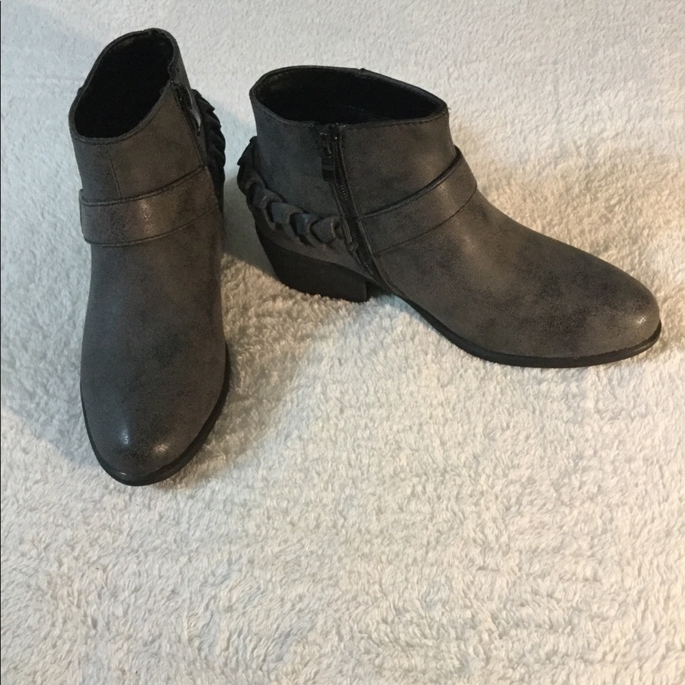 Boots - Picture 2 of 5